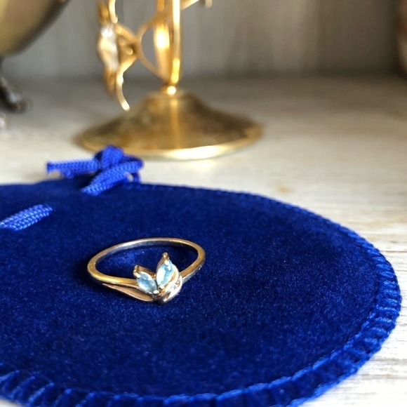 14K Gold Topaz Ring - Picture 3 of 5